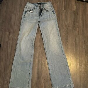 BRAND NEW women’s low waisted Silver jeans size 25